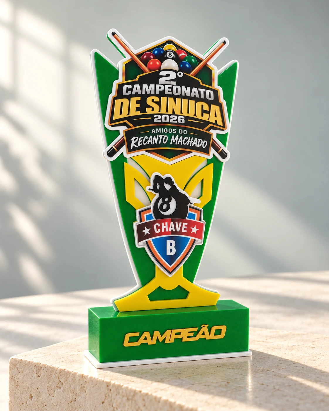 Troféu verde e amarelo do Campeonato de Sinuca 2026, Chave B, com iluminação de estúdio
