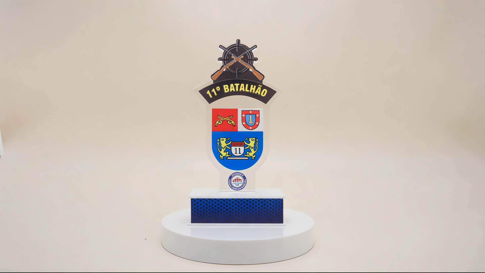 Troféu personalizado da Lucio em uma apresentação de estúdio
